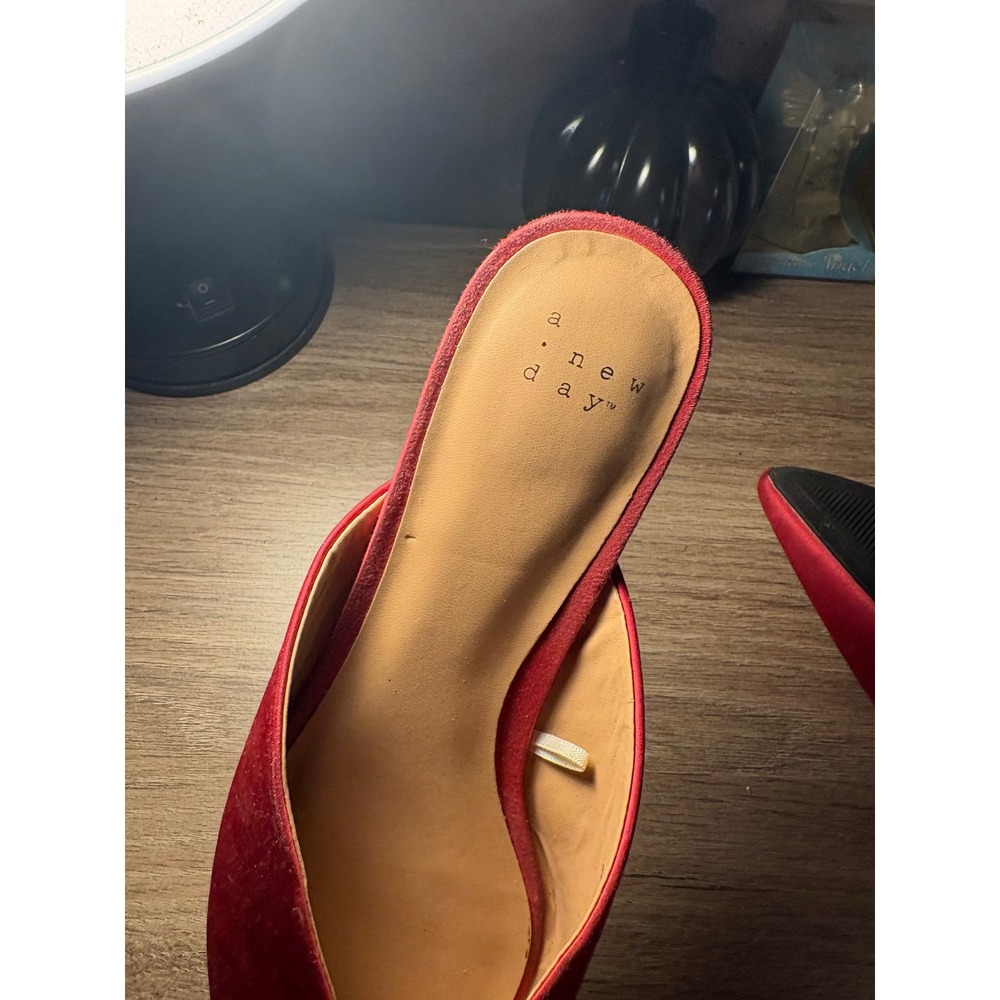 A New Day Womens Red Velvet Pointed Toe Mules V-Cut Slip On Flat Slides Size 9 - Picture 4 of 4